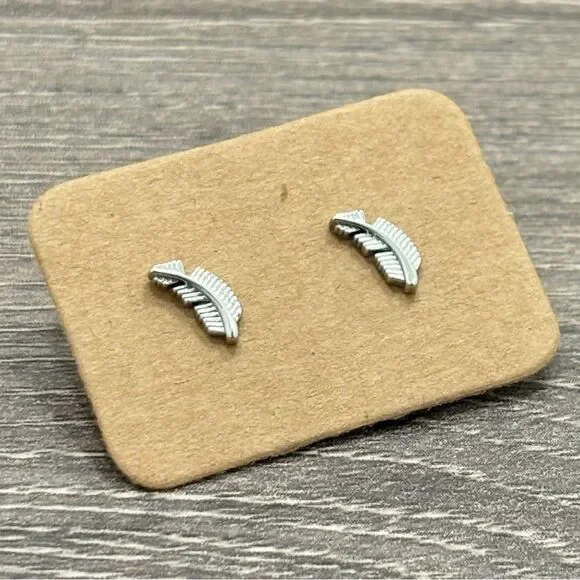 NEW! Tiny Feather Earrings Silver - Picture 3 of 8